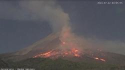 Gunung Merapi Kembali Erupsi, Muntahkan 60 Kali Guguran Lava Pijar ke Kali bebeng<