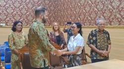 Bule Amerika Nikahi Gadis asal Jombang, Terpesona dengan Kecantikan dan Wajah Manis<