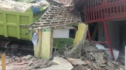 Kecelakaan di Transyogi Bogor, Truk dan Pikap Hantam Rumah Warga