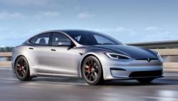 Pemotor Tewas Tertabrak Mobil Listrik Tesla akibat Pengemudi Gunakan Autopilot