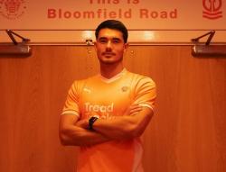 Pelatih Blackpool Senang Dapat Elkan Baggott: Dia Pemain yang Dibutuhkan!