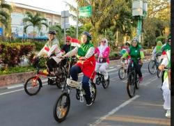 Disambangi Umi Rohmi, Pedagang CFD Mataram Teriakkan Rohmi-Firin Menang di Pilgub NTB 2024<