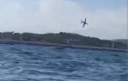 Detik-Detik Pesawat Jatuh ke Laut saat Pertunjukan Udara, Pilot Ditemukan Tewas