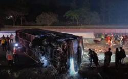 Bus Rombongan Wisatawan Tabrak Truk di Tol Cipali Subang, 2 Tewas 10 Luka-Luka