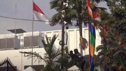 Kesal Aspirasi Tak Ditanggapi, Demonstran Lempari Gedung DPRD Jabar dengan Molotov dan Botol<
