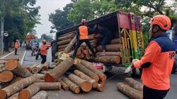 Terungkap! Identitas Suami Istri Tewas Kecelakaan Tertimpa Truk di Depan Kodam Diponegoro<