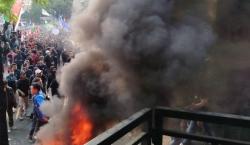 Demo Mahasiswa Tolak Revisi RUU Pilkada di Malang Ricuh, Massa Paksa Duduki DPRD