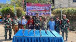 Luar Biasa! Satgas Naga Karimata Terima 6 Pucuk Senjata dari Warga Tapal Batas RI-RDTL<