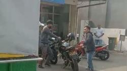 Lebak Heboh, Maling Bersenjata Tajam Terekam Video Nekat Curi Motor Dinas Polisi