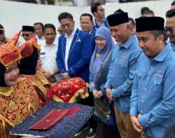Didukung Partai Perindo, Mahyeldi-Vasco Naik Bendi Daftar Pilgub Sumbar ke KPU<