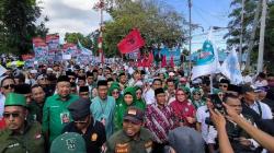 Rohmi-Firin Daftar ke KPU Siap Maju Pilgub NTB, Diantar Lautan Massa Pendukung<