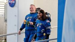 Pesan Astronot yang Terjebak di Orbit ke Ibunya: Jangan Khawatirkan Aku