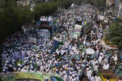 Ribuan Rakyat Pakistan Bersuka Cita Rayakan Maulid Nabi Muhammad SAW