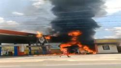 2 Mobil Hangus Terbakar di SPBU Banyumas Terekam Kamera Warga, Api Berkobar 