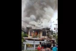 Kebakaran 3 Rumah di Jogja, Warga Panik Berhamburan Keluar<