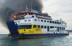 Kapal Roro KMP Tandeman Terbakar di Batam saat Labuh Jangkar, 12 ABK Selamat<