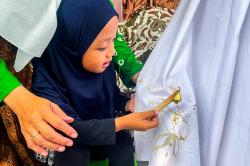 Potret Semangat Anak-anak TK Belajar Membuat Batik
