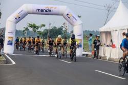 150 Pebalap Sepeda Beradu Cepat di Grand Wisata Bekasi