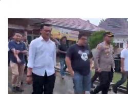 Tepergok Bawa APK Cabup, Oknum Camat di Pesawaran Ngumpet di Kolong Meja<