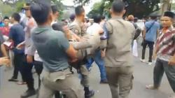 Tertimpa Pagar saat Amankan Demo, Anggota Satpol PP Lebak Meninggal Dunia<