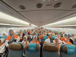 BTPN Syariah Berangkatkan 228 Nasabah lewat Program Umrah Satu Pesawat