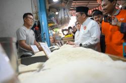 Cawagub Suswono Temui Pedagang Pasar Ujung Menteng
