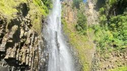 10 Contoh Puisi tentang Air Terjun yang Menakjubkan