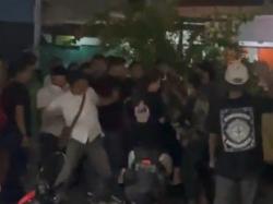 Massa Pendukung 2 Cawalkot Parepare Bentrok, Diduga Tak Terima Calonnya Kalah<