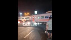 Kecelakaan Kereta Api Tabrak Minibus Terjebak Macet usai Terobos Palang Pintu di Kediri