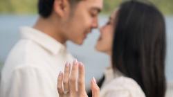 Selamat! Jessica Jane Dilamar Erwin Phang: Terus Bersama Selamanya