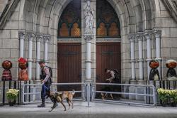 Polisi Sterilisasi dan Jaga Ketat Gereja Katedral jelang Malam Natal