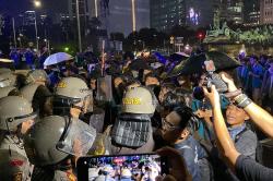 Bentrokan Mahasiswa vs Polisi saat Aksi Tolak PPN 12 Persen