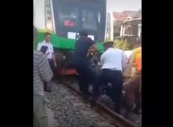 3 Pemotor Tertabrak KA Komuter di Surabaya, 2 Tewas 1 di Antaranya Anggota TNI AL<