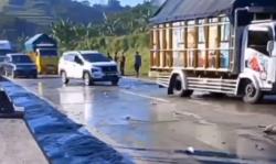 Ngeri! Cairan Kimia Tumpah Imbas Kecelakaan Beruntun di Tol Semarang-Solo<