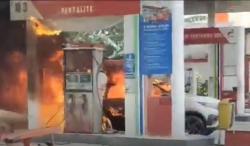 Mobil Rush Terbakar saat Isi BBM di SPBU Amesangeng Wajo, 3 Damkar Dikerahkan<