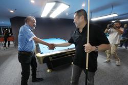 Hary Tanoesoedibjo Adu Skill dengan Legenda Biliar Filipina Efren Reyes