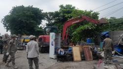 63 Bangunan Liar di Gerbang Tol Karawang Timur Dibongkar<