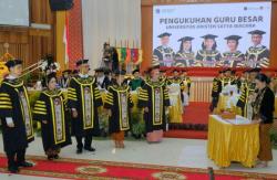 UKSW Kukuhkan 5 Guru Besar, Perkuat Peran sebagai Sinar Ilmu Pengetahuan<
