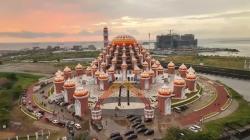 Ngabuburit di Masjid 99 Kubah, Wisata Religi di Makassar Memikat Hati<