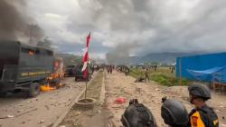 Bentrokan Pecah di Wamena, 6 Orang Terluka Truk Polisi Dibakar<