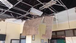 Plafon RSUD Bangkalan Ambrol Diterjang Angin Kencang, Puluhan Pasien Dievakuasi<
