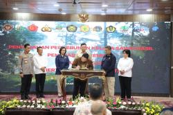 Jaksa Agung Serahkan Kawasan Hutan Hasil Penguasaan Kembali ke Menkeu dan Menteri BUMN