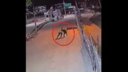Satpam Pelabuhan Tanjung Kalian Mentok Ditusuk OTK Terekam CCTV, Sempat Duel dengan Pelaku