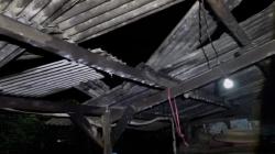 2 Rumah Warga di Majalengka Rusak Tersambar Petir dan Angin Kencang<