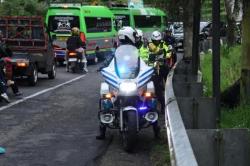 Kepadatan Kendaraan Meningkat, Polisi Terapkan One Way di Jalur Wisata Dieng<