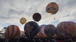 Meriah, Warga Brasil dan Kolombia Ikut Festival Balon Udara Tradisional Wonosobo<