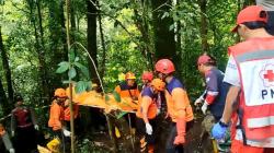 Satu Keluarga Korban Tertimbun Longsor di Mojokerto Ditemukan Tewas<
