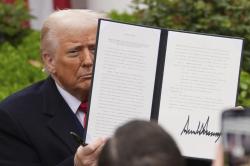China Balas Tarif Resiprokal AS, Trump: Mereka Panik!