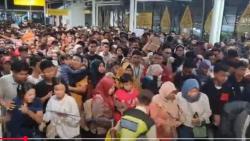 Penumpang KRL Jogja-Solo di Stasiun Tugu Saling Dorong, Banyak Anak Kecil Terjepit<