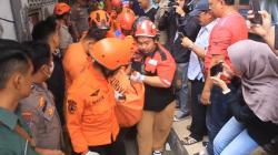 Balkon Rumah di Surabaya Ambruk, 1 Orang Tewas Tertimpa Reruntuhan<